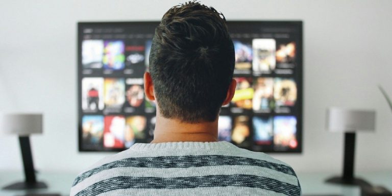 En France, les investissements publicitaires TV ont considérablement diminué, à -73,4% en moyenne pendant le confinement