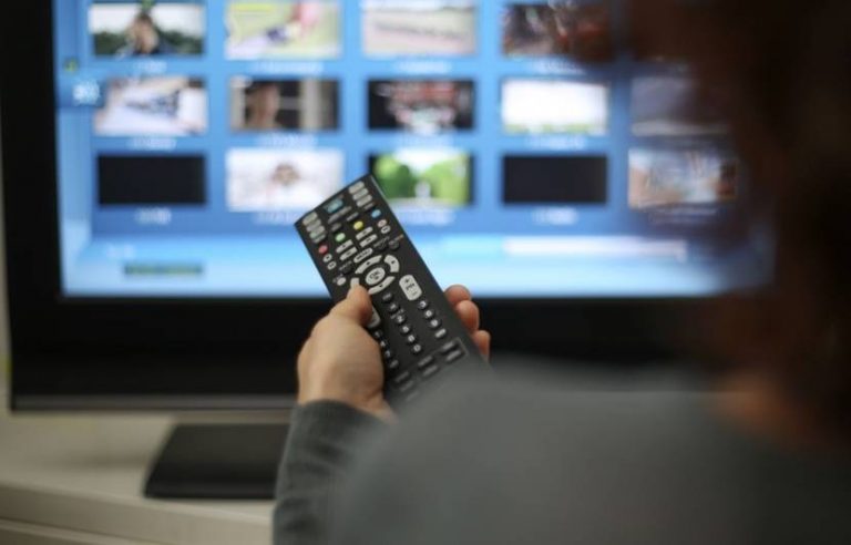 Les français ont passé 4h03 devant la TV en mai