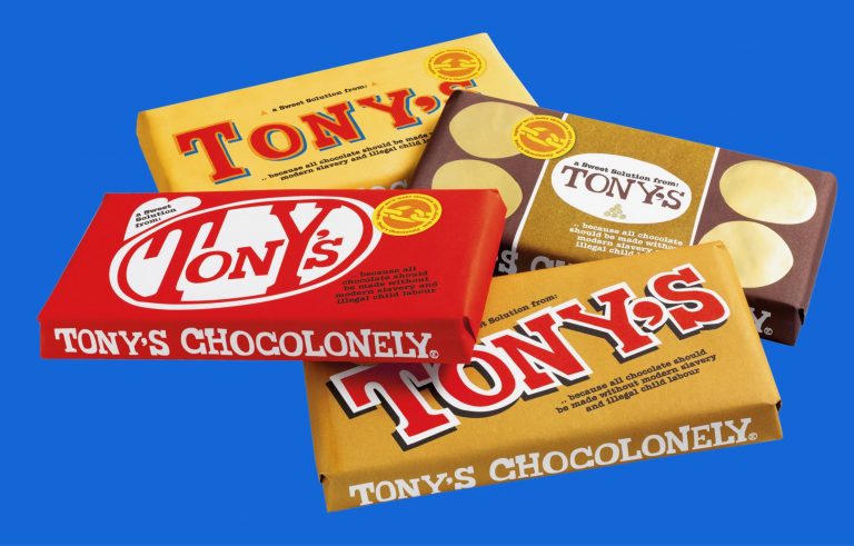 Tony’s Chocolonely lance un appel à légiférer sur les droits humains avec ses tablettes «sosies»