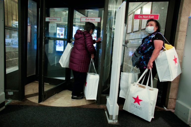 Les ventes au détail en baisse en décembre aux Etats-Unis