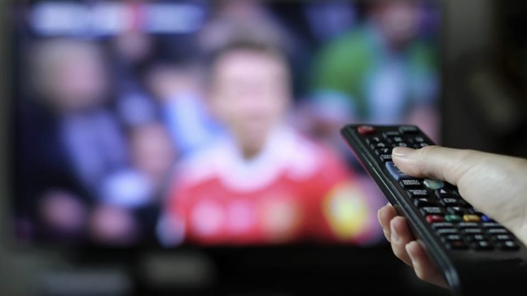 La durée d’écoute globale de la TV en avril s’élève en moyenne à 3h59 par jour