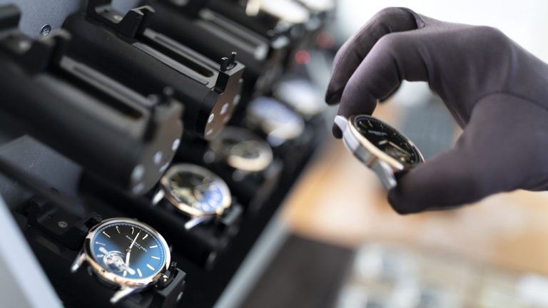 Les montres de luxe font décoller les exportations horlogères suisses 