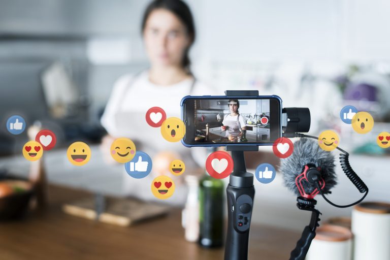 Publicité : les arnaques financières pullulent sur les réseaux sociaux