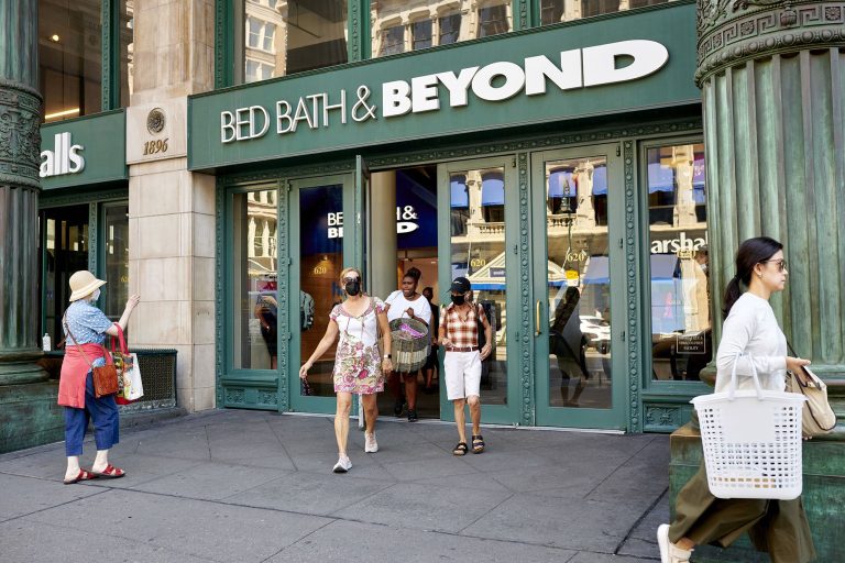L’action de Bed Bath and Beyond tombe sous les $2