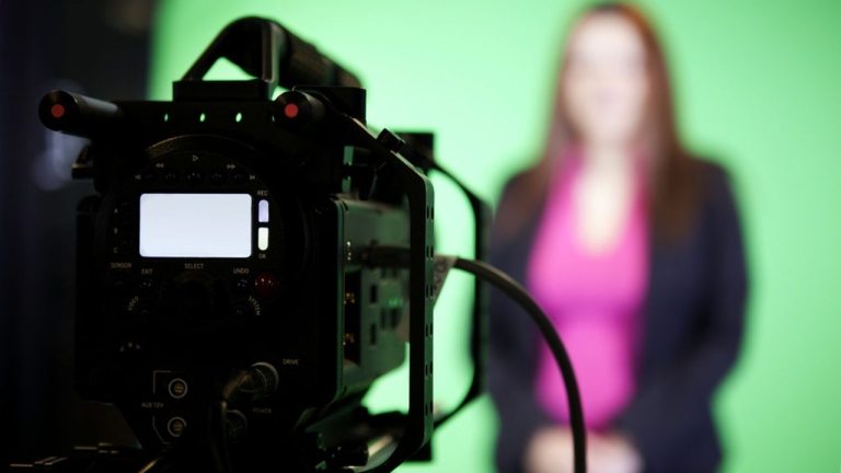 Le temps de parole des femmes à la TV en baisse en 2022