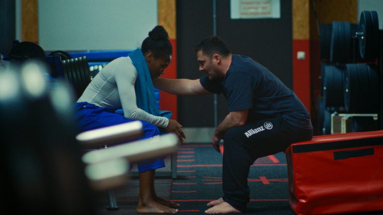 Allianz France dévoile son film «On a tous besoin de quelqu’un sur qui s’appuyer» avec Ogilvy