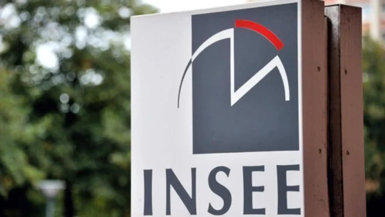 Les dépenses des ménages français en légère hausse en décembre (Insee)