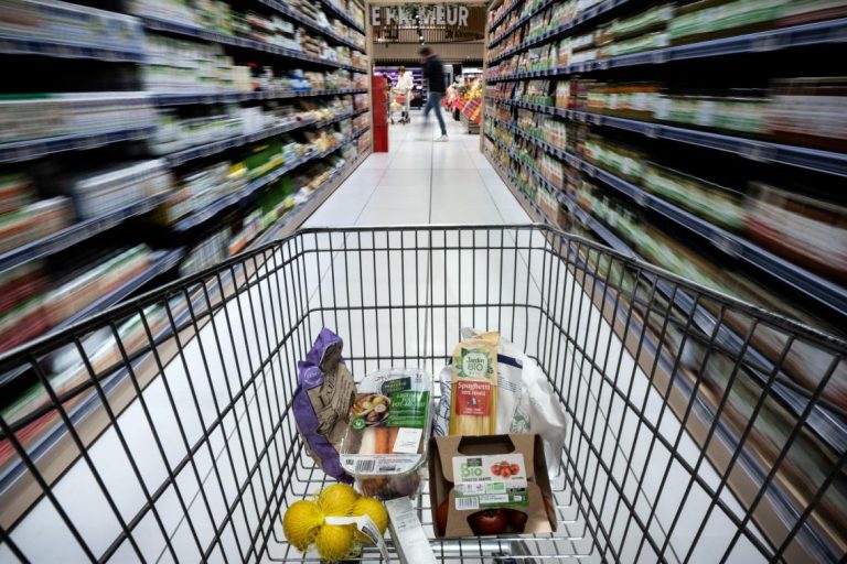 Les Français préservent leur pouvoir d’achat avec le discount et l’occasion