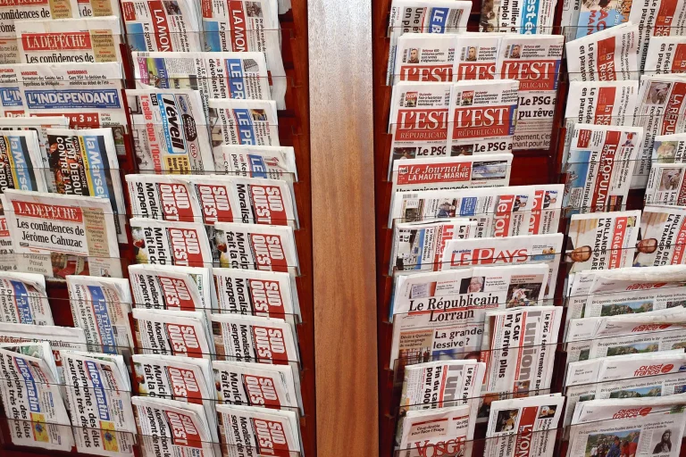 La presse régionale en crise : plans sociaux et digitalisation à la traîne