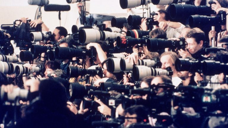LaFrenchCom lance une offre unique en France avec rachat de photos de Paparazzi pour protéger la vie privée des personnalités publiques