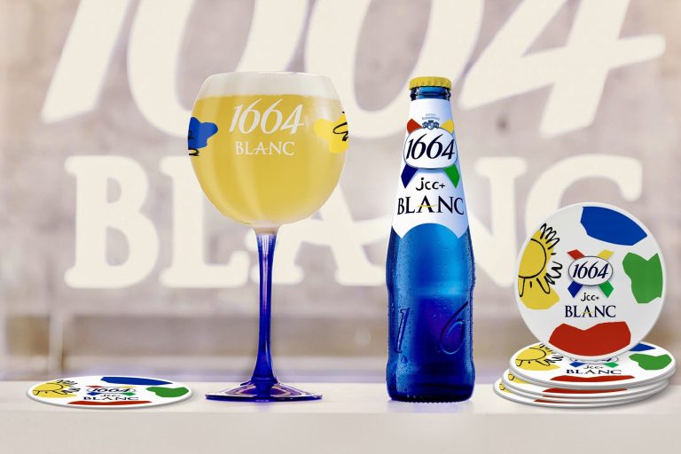 1664 Blanc fait confiance à Pour-Parlers pour sa collaboration estivale avec Jean-Charles de Castelbajac