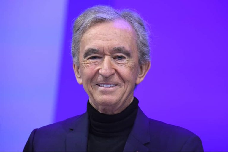 Bernard Arnault impose une «interdiction» à ses cadres de communiquer avec 7 médias