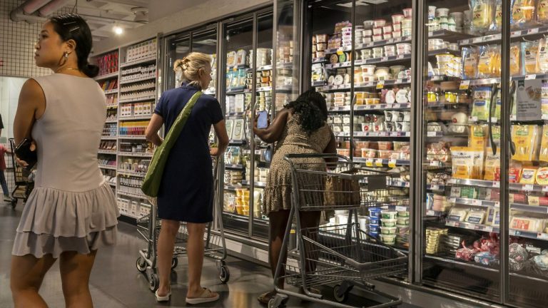 USA : la consommation rebondit timidement en février