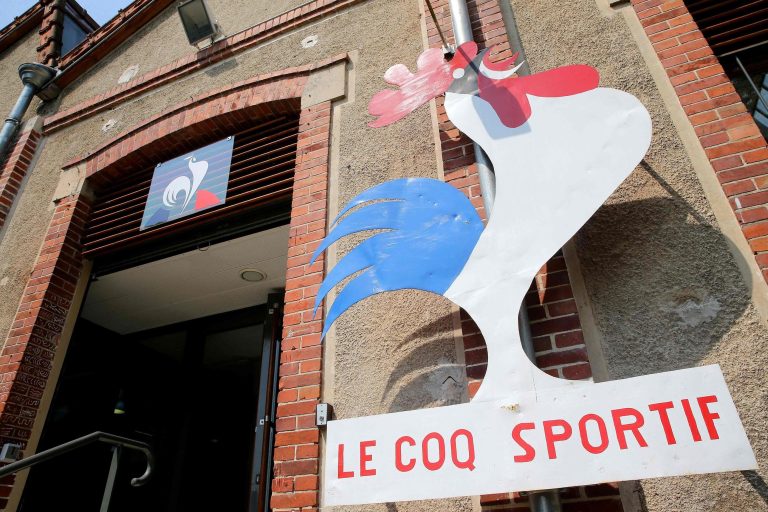 Le Coq Sportif en redressement : deux repreneurs se manifestent, un soutenu par l&rsquo;État