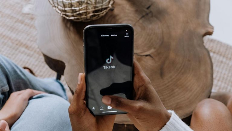 Bruxelles élabore un cadre de protection renforcée pour les mineurs sur internet