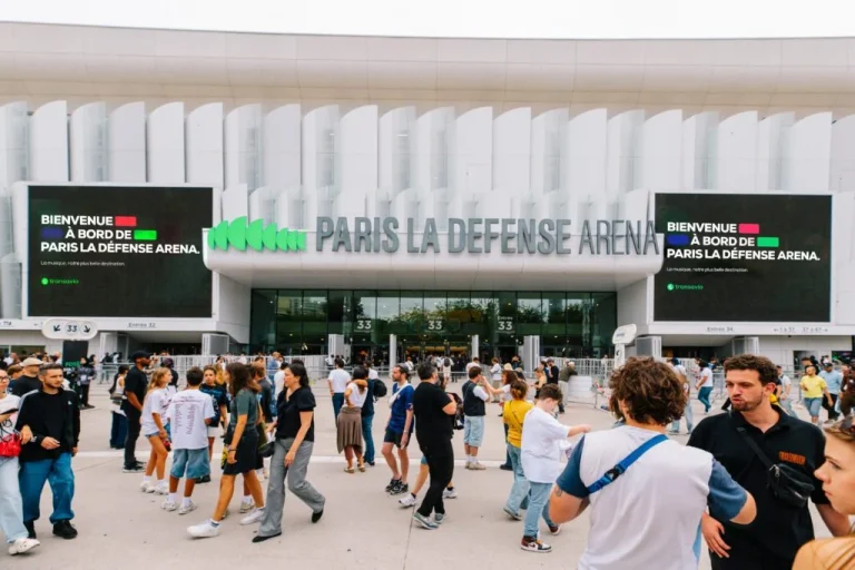 Paris La Défense Arena s’associe à Transavia