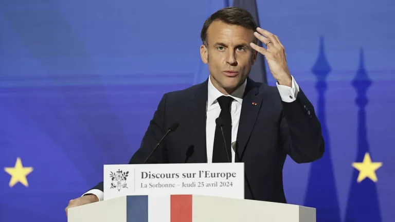 Menaces numériques : Macron lance un appel à l’action contre les dérives des réseaux sociaux