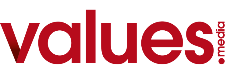 Values.media active les données Prisma Média en DOOH via Displayce