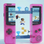 L’agence POP FOR YOU transforme les voeux du groupe Humanskills en une expérience de jeu rétrofuturiste propulsée par l’IA