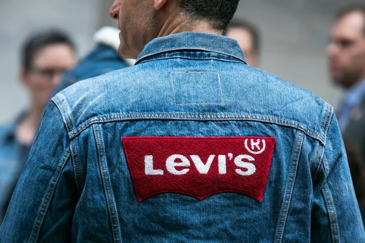 Levi’s parie sur la mode féminine et le «lifestyle denim» pour relancer sa croissance
