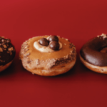 Krispy Kreme dévoile de nouveaux doughnuts en collaboration avec KitKat