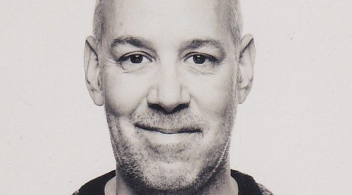 Armin DOLL (Yext) : «Il n’existe pas de stratégie unique d’optimisation pour l’IA»