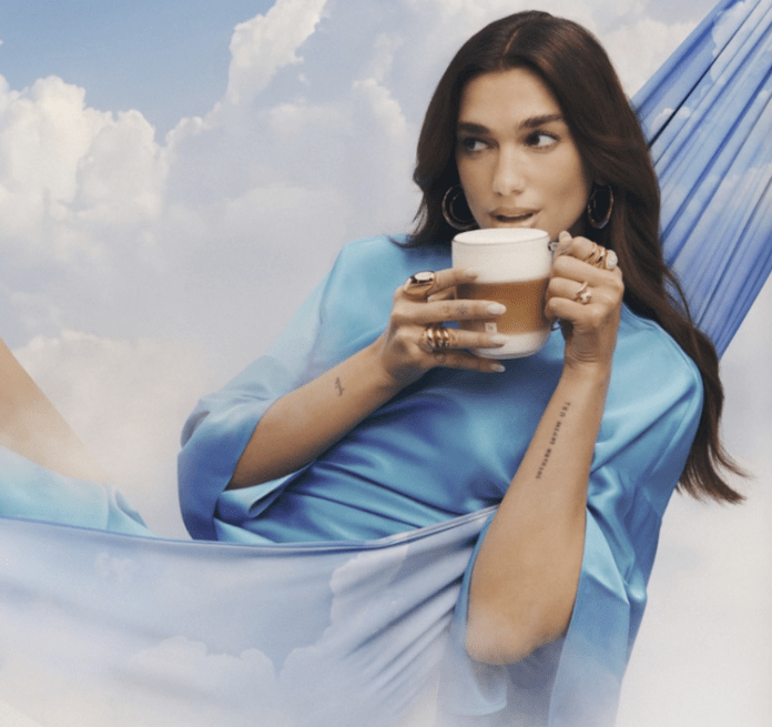 Nespresso diffuse sa nouvelle campagne avec Dua Lipa