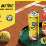 Schweppes, fournisseur officiel de Roland Garros, célèbre le luxe de prendre le temps