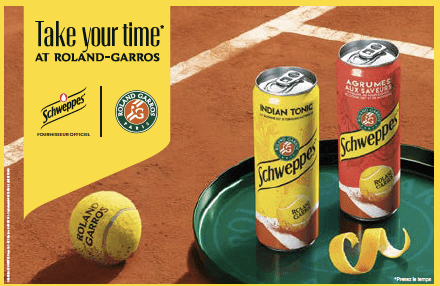 Schweppes, fournisseur officiel de Roland Garros, célèbre le luxe de prendre le temps