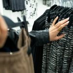 Les Français n’ont jamais autant acheté de vêtements neufs en 2024