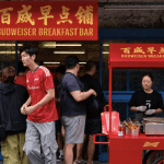 Coupe du Monde : Budweiser et Fred & Farid Shanghai ouvrent les bars dès le petit-déjeuner en Chine