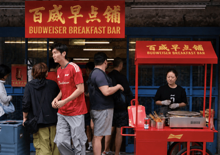 Coupe du Monde : Budweiser et Fred & Farid Shanghai ouvrent les bars dès le petit-déjeuner en Chine