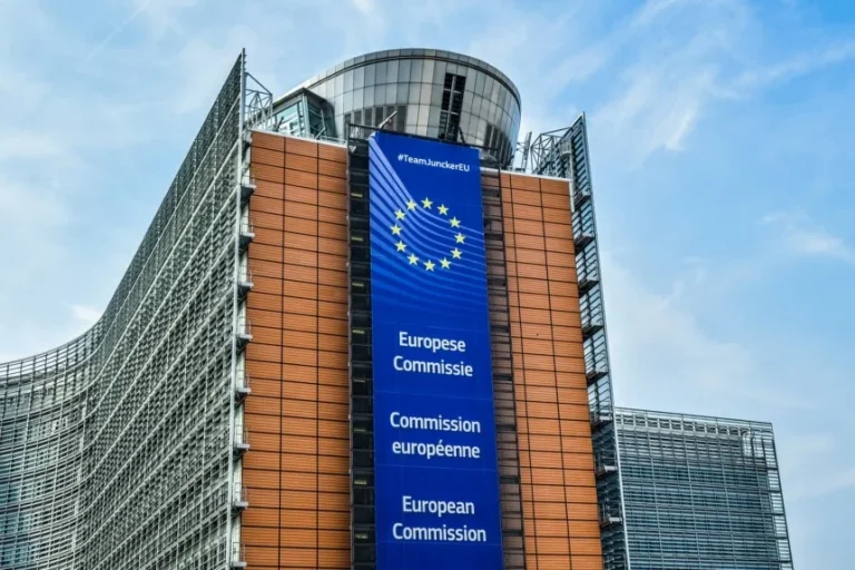 Les chaînes saisissent Bruxelles pour ouvrir la publicité TV à la grande distribution
