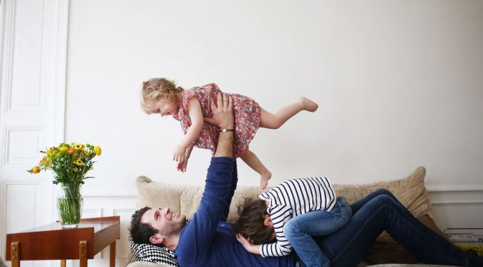 Parents solos : le nouveau marché convoité par les assureurs