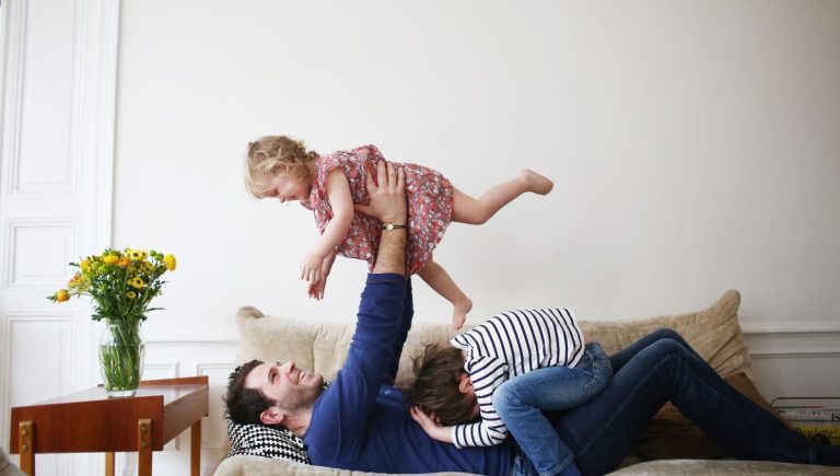 Parents solos : le nouveau marché convoité par les assureurs