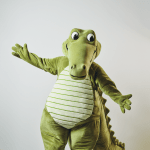 Crocs dévoile Niles, sa nouvelle mascotte