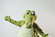 Crocs dévoile Niles, sa nouvelle mascotte