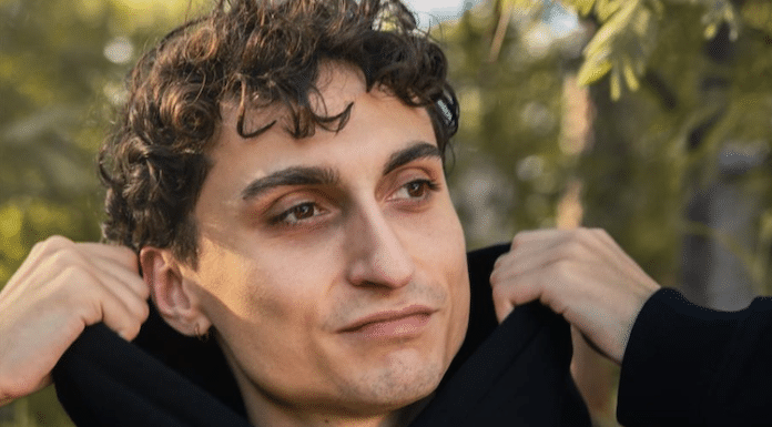 Colin DEBOSSAGE : «Pour accepter une collaboration, j’ai besoin de pouvoir apporter ma touche au brief»