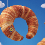 Lidl fait sensation à la Fashion Week de Paris avec le « NeckCroissant »