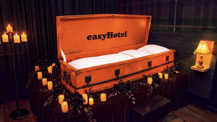 easyHotel dévoile son activation pour Halloween : «Best sleep ever… forever»